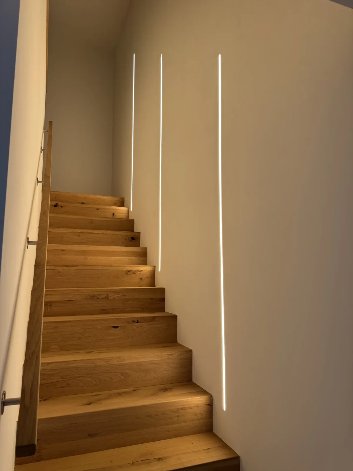 Loxone-Lichtsteuerung an einer Treppe